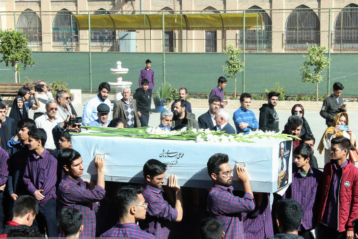 مراسم تشییع و بدرقه پیکر دکتر اسلامی ندوشن در استان یزد به روایت رسانه‌ها