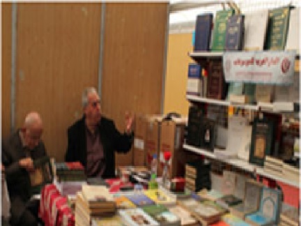 بازدید رییس انجمن آثار و مفاخر فرهنگی از نمایشگاه کتاب تهران